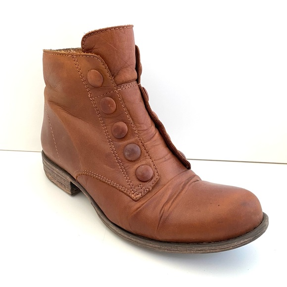 Miz Mooz Shoes - Miz Mooze “Louise” brandy leather ankle boots